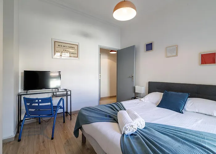 Ultra 2 Bdr - Ac & Balcony * Nice