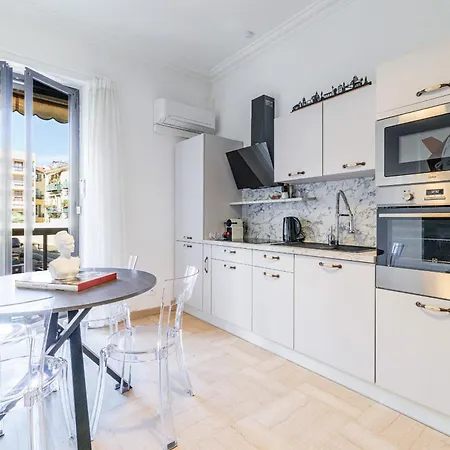 Apartment Ultra 2 Bdr - Ac & Balcony