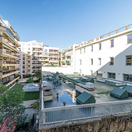 Ultra 2 Bdr - Ac & Balcony Apartment