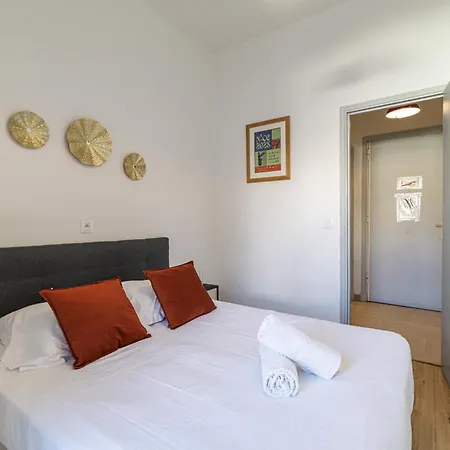 شقة Ultra 2 Bdr - Ac & Balcony نيس