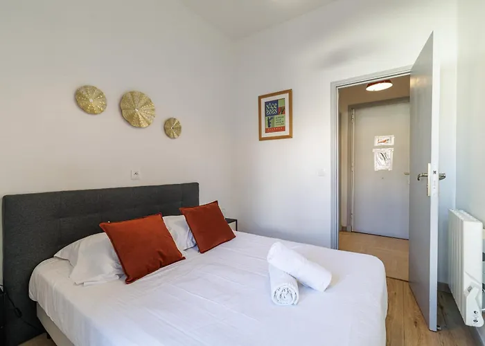 Апартаменты Ultra 2 Bdr - Ac & Balcony Ницца