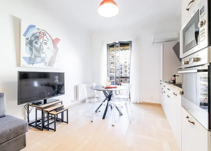 Ultra 2 Bdr - Ac & Balcony Apartman *