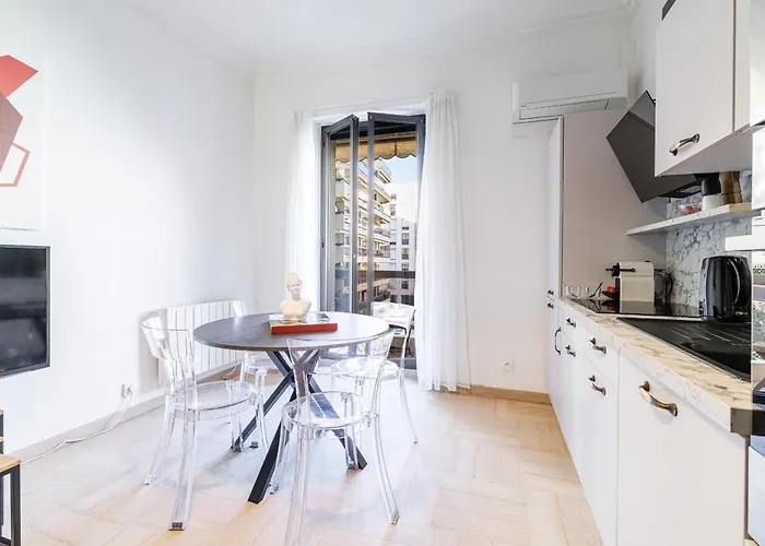 Ultra 2 Bdr - Ac & Balcony *