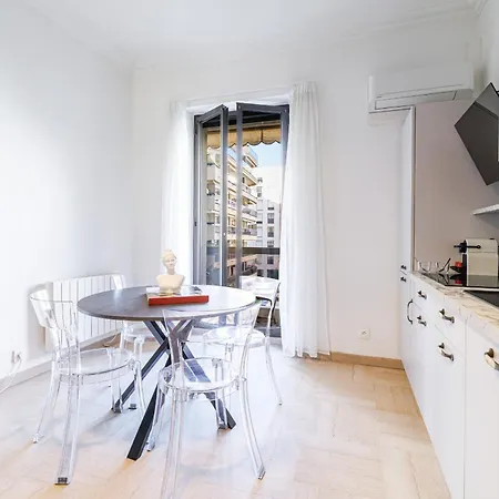 Ultra 2 Bdr - Ac & Balcony *