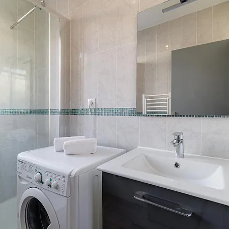 Ultra 2 Bdr - Ac & Balcony