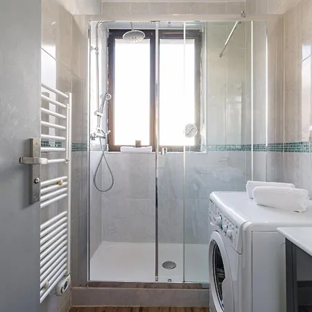 Ultra 2 Bdr - Ac & Balcony *