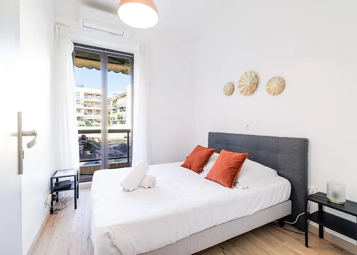 Ultra 2 Bdr - Ac & Balcony Apartman
